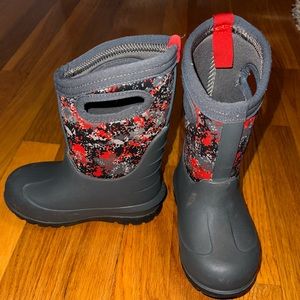 Bogs insulated snow boots. Toddler size 8